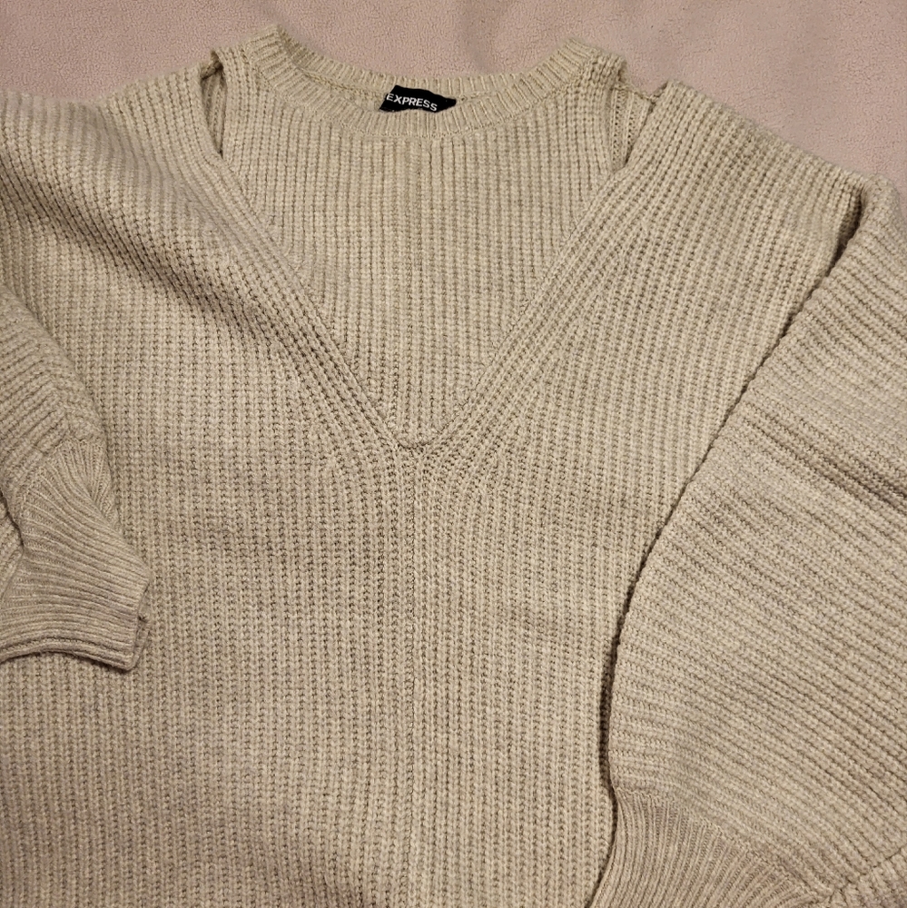 Shoulder Cutut Tunic Sweater